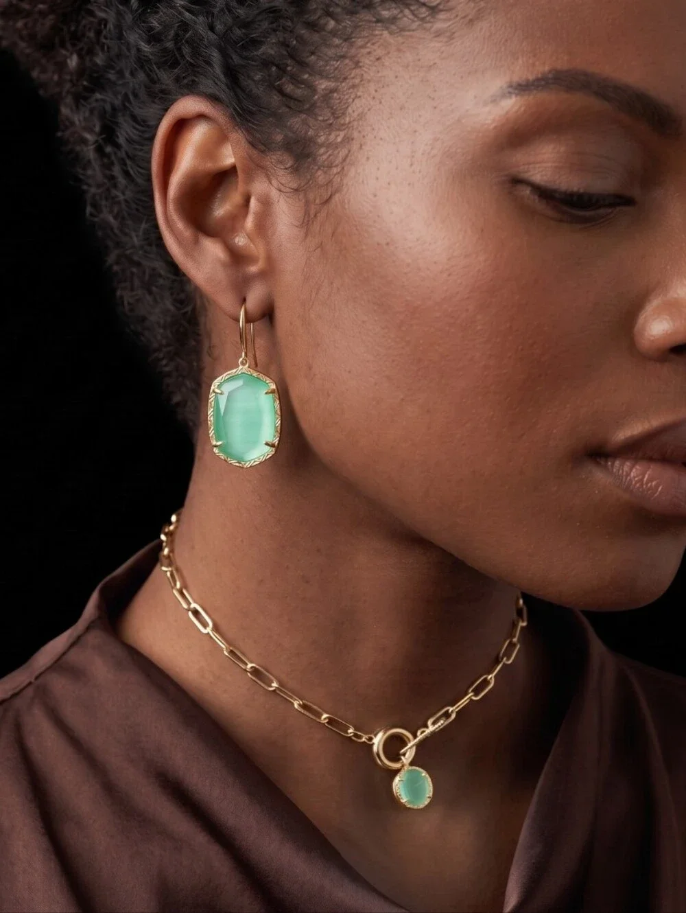 Daphne Gold Link and Chain Necklace And Earrings in Light Green Mother-of-Pearl